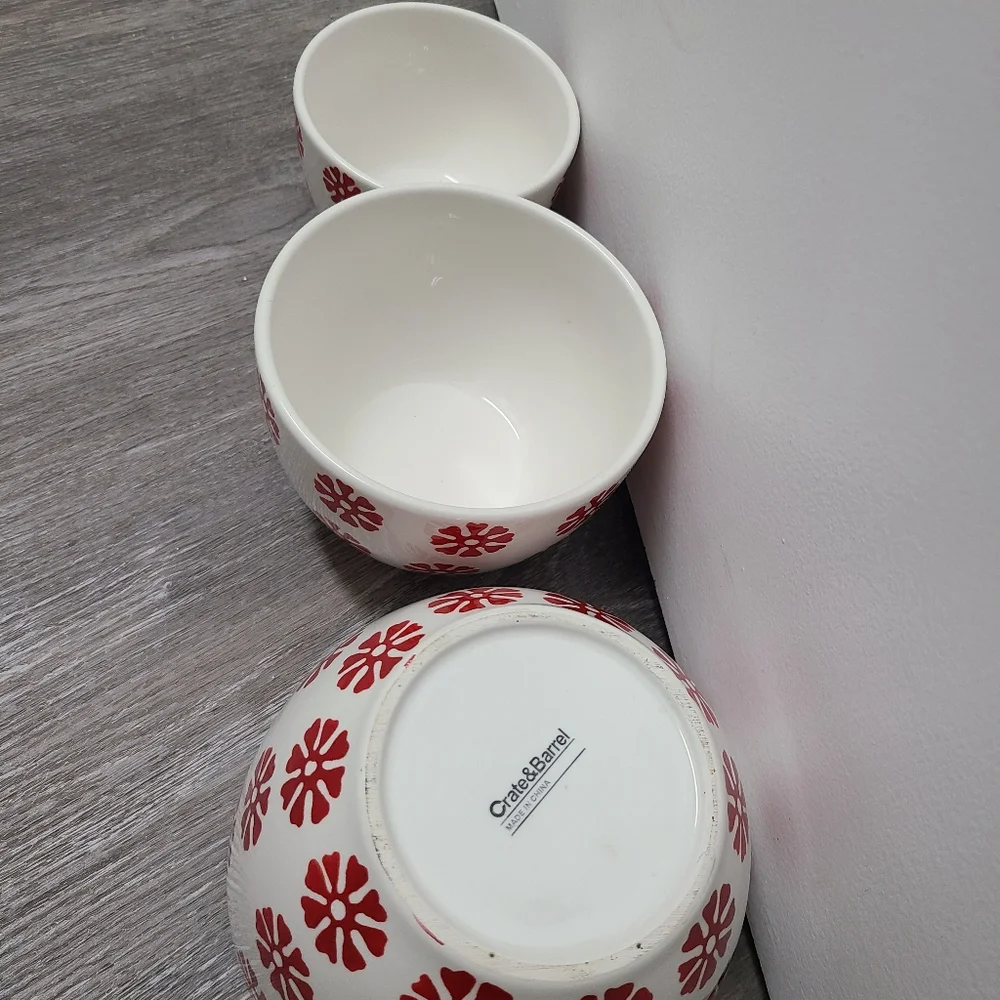 Crate & Barrel Three Snowflakes Nesting Bowls
